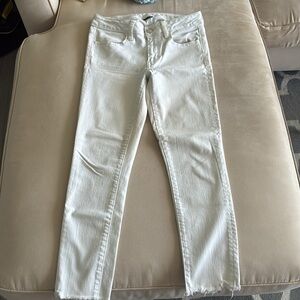 Women’s Stylish White Ankle Cropped Jeans in size 2